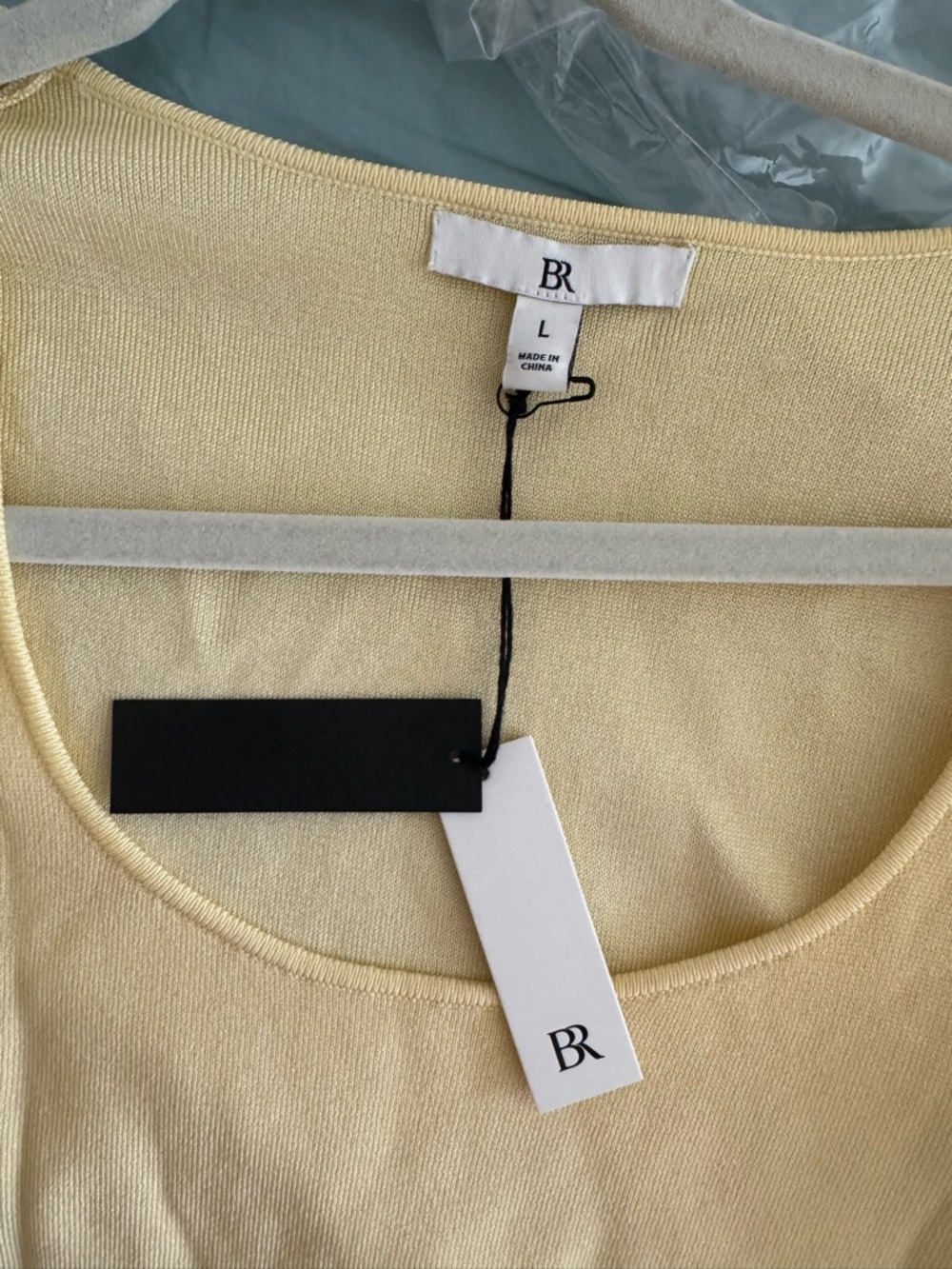 Banana Republic Butter Yellow Knit Scoop Neck Top Size L NWT - Picture 5 of 5